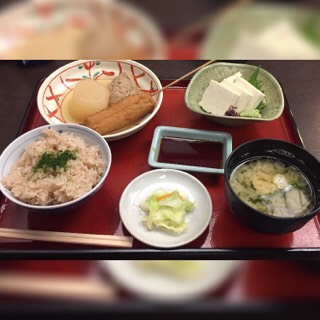 ���S��