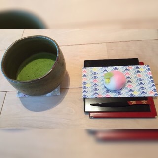 ���M����